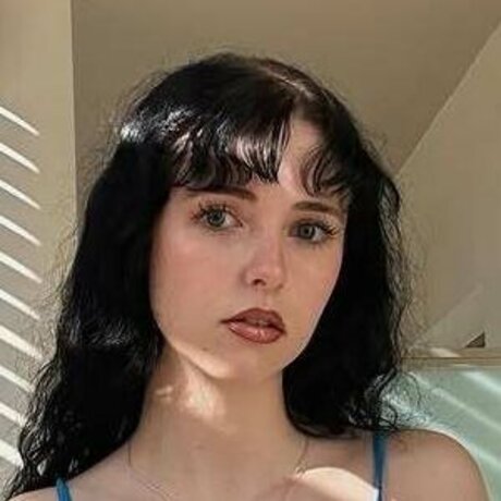 Holly Laing jolie actrice photo