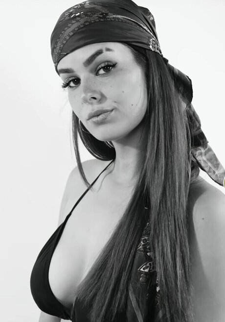 anna gazanis modèle sympa img