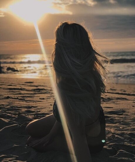 OnlyFans de MILF en extérieur art érotique photos