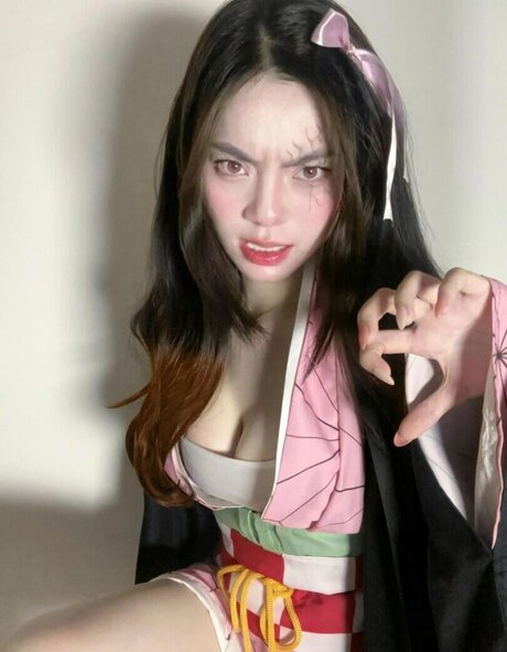 Niken Andalusi modèle adulte des photos