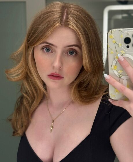 Krysttl actrice érotique img