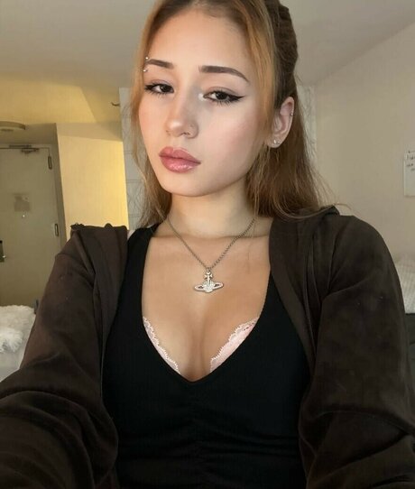 Emilykr0pp modèle porno images