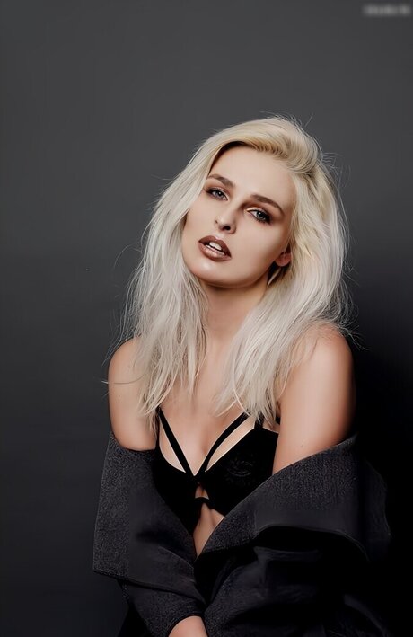 Jana Riva actriz de arte fotos