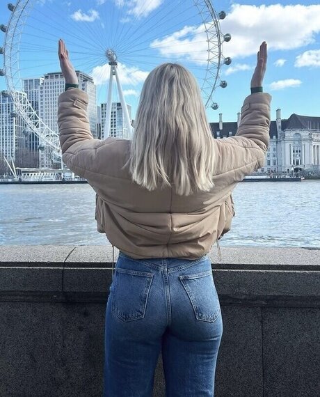 Jana Riva modelo atractivo foto