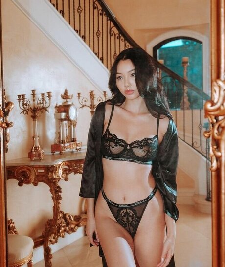 Joyce Htet top model pics