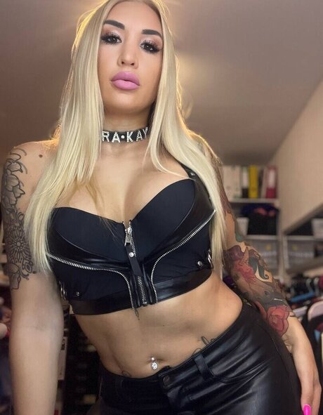 Kara Kay modelo de alta calidad archivo