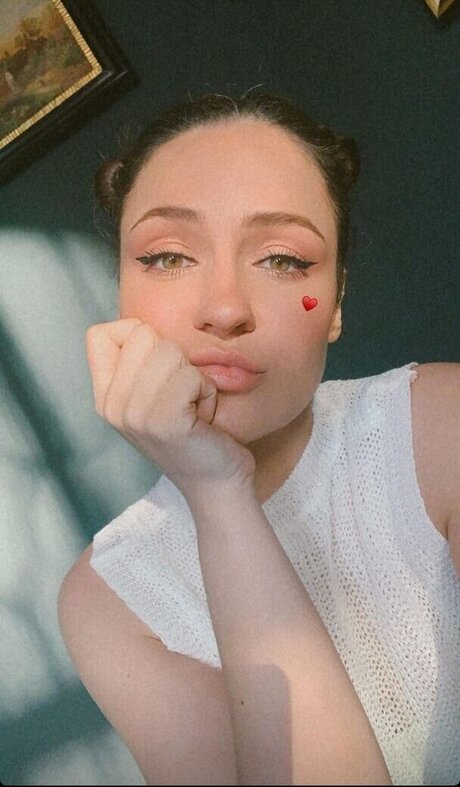 Regina Hixt haut étoile galeries