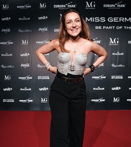 Regina Hixt modelo superior recopilación