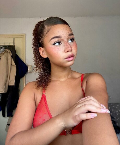 Chevelly nus de stars du porno img