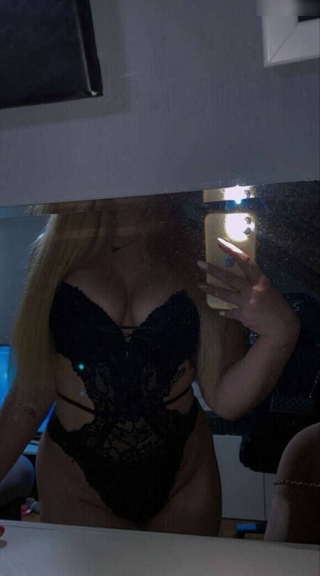 Wer ist sie_ arte modelo galerías