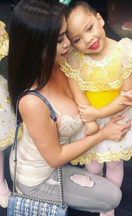 Angel Ngo sexo estrella archivo