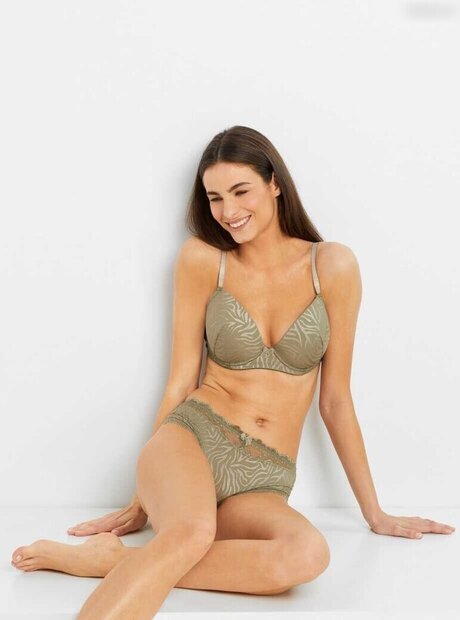 Paulina Fuchs modèle adulte images