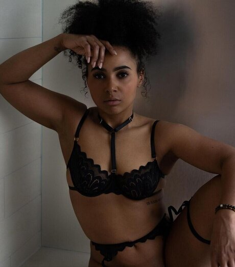 graefiin melanin best model picture