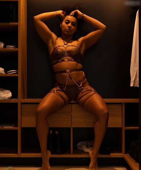graefiin melanin model perfect image