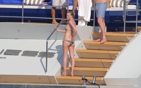 Lara Stone actriz archivo