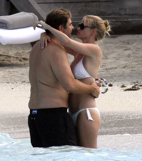 Lara Stone modèle porno archive