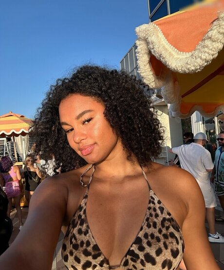 Satou Sabally sexe de star du porno img