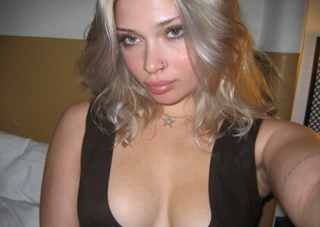 Lola Visage actrice sexy archive