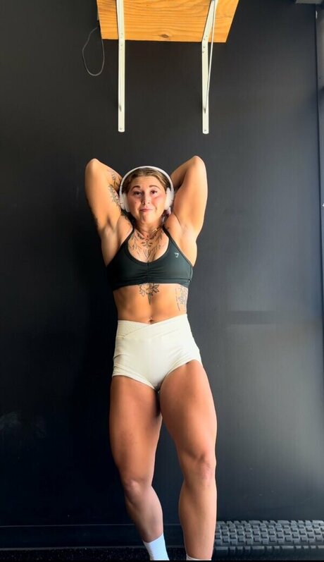 killlllakt modèle magnifique image