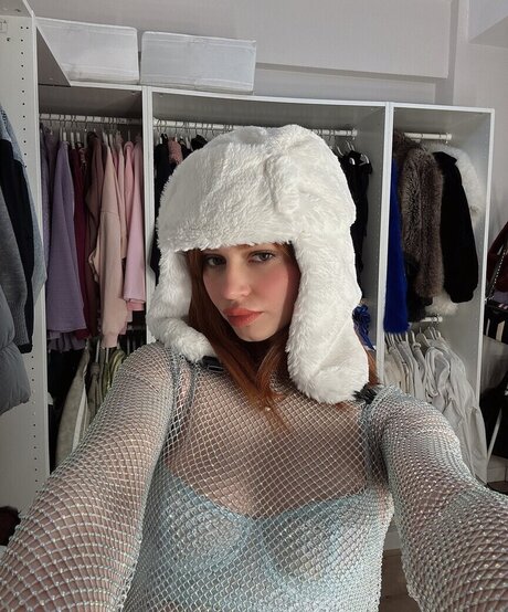 sumruozdenn estrella desnuda galerías