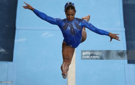 Jordan Chiles actriz atractiva recopilación