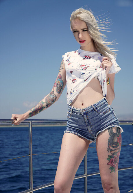 Arteya Dee actriz caliente galería