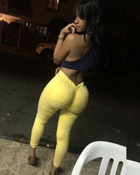 Yinett Baez modèle joli images