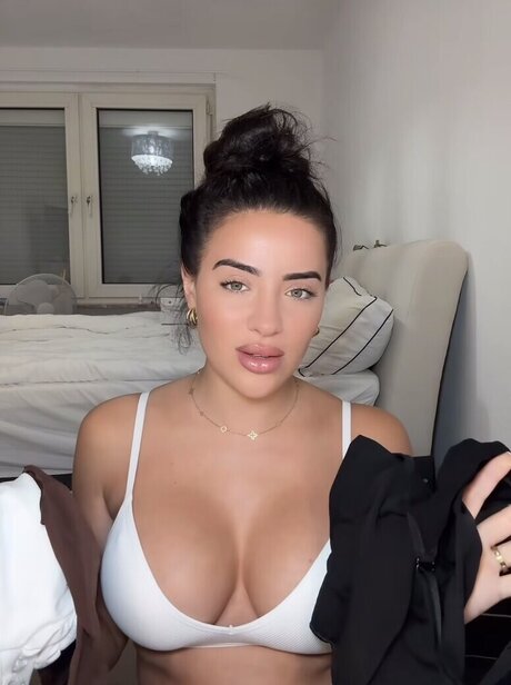 Leyla Lahouar buena estrella porno galerías