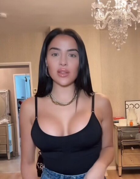 Leyla Lahouar modèles nus photo