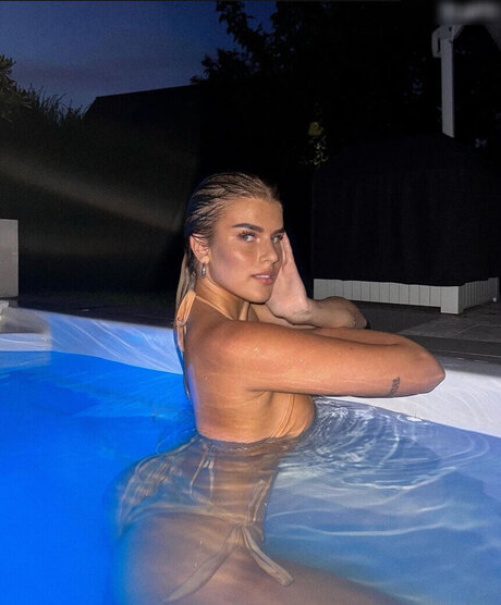 Sophie Schnur sexe star images