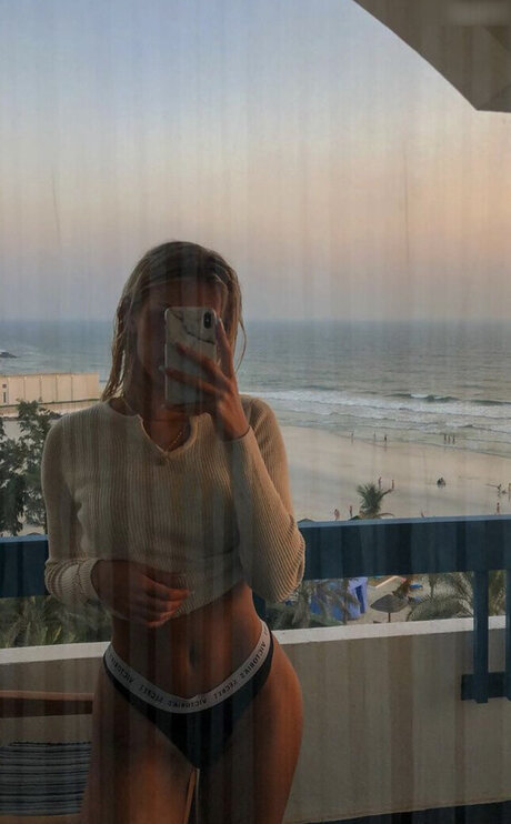 Ébano asiático onlyfans sexy hermosa foto