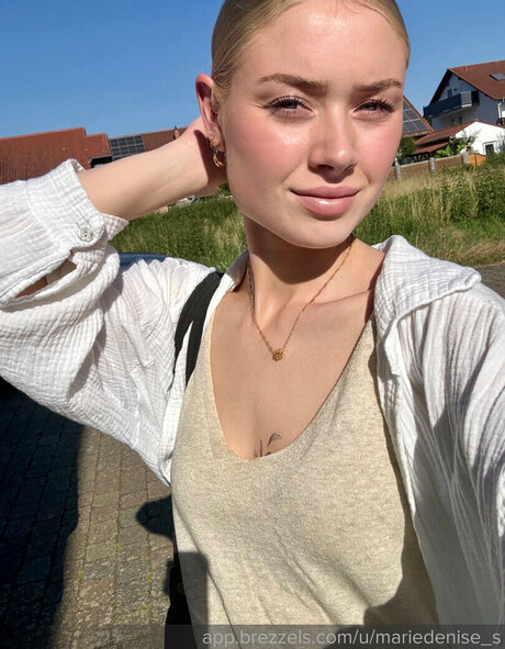 Marie Denise Schwarz estrella porno perfecta imagen