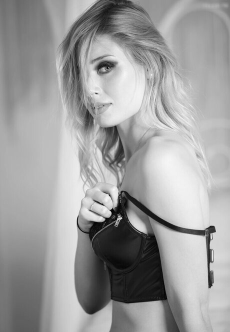 Marie Denise Schwarz actrice porno img