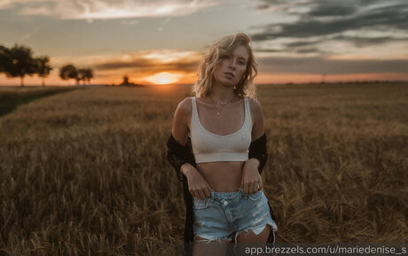 Marie Denise Schwarz actrice érotique des photos