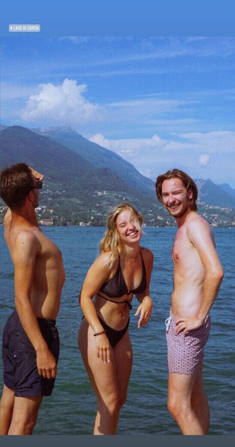 vicky2203 actrice érotique galerie