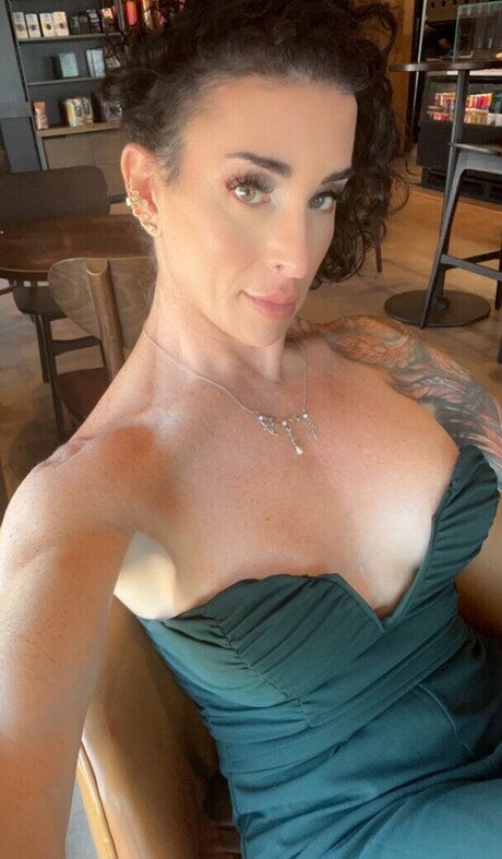 Gabbi Tuft star du porno gratuit image