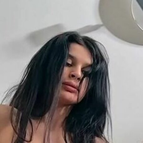 Asandra Dewy naked star image