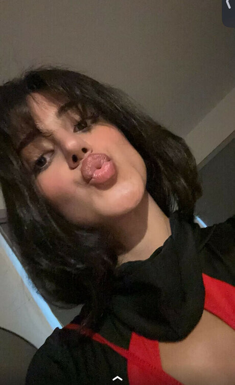 Melody Oz modelo sexy imagen