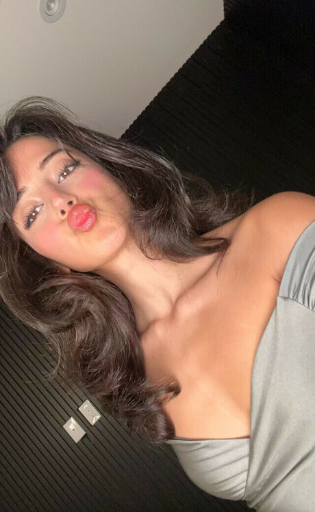 Melody Oz actrice nue collection