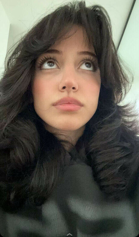 Melody Oz star du porno de haute qualité image