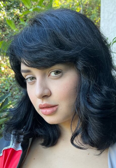 Leda Lotharia sexy model pics