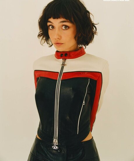 Sydney Chandler actrice nue image