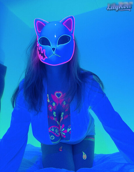 LilyKoti actrice sexy img