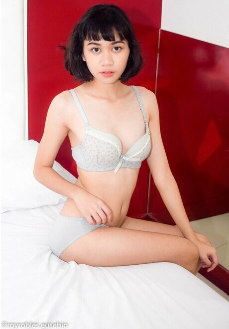 Muomi Ru modelo porno galerías