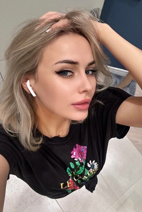 GloriaMatvien actriz libre galerías