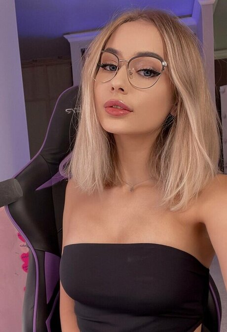 GloriaMatvien actrice pornographique img