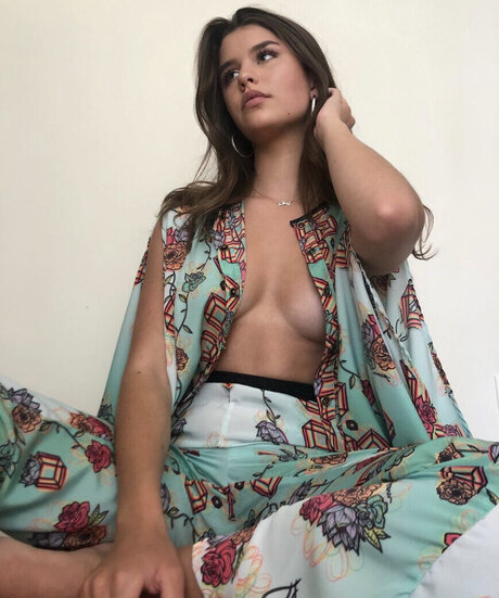 Maeve Tomalty modèle adulte images