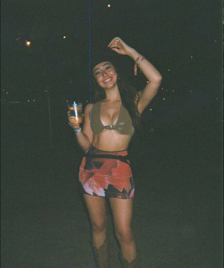 Olivia Jordan modèle porno img