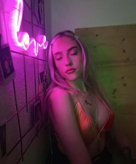 ayyetay actriz atractiva archivo