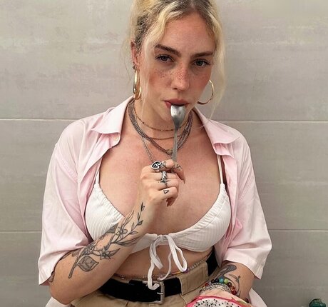 ayyetay jolie star du porno archive